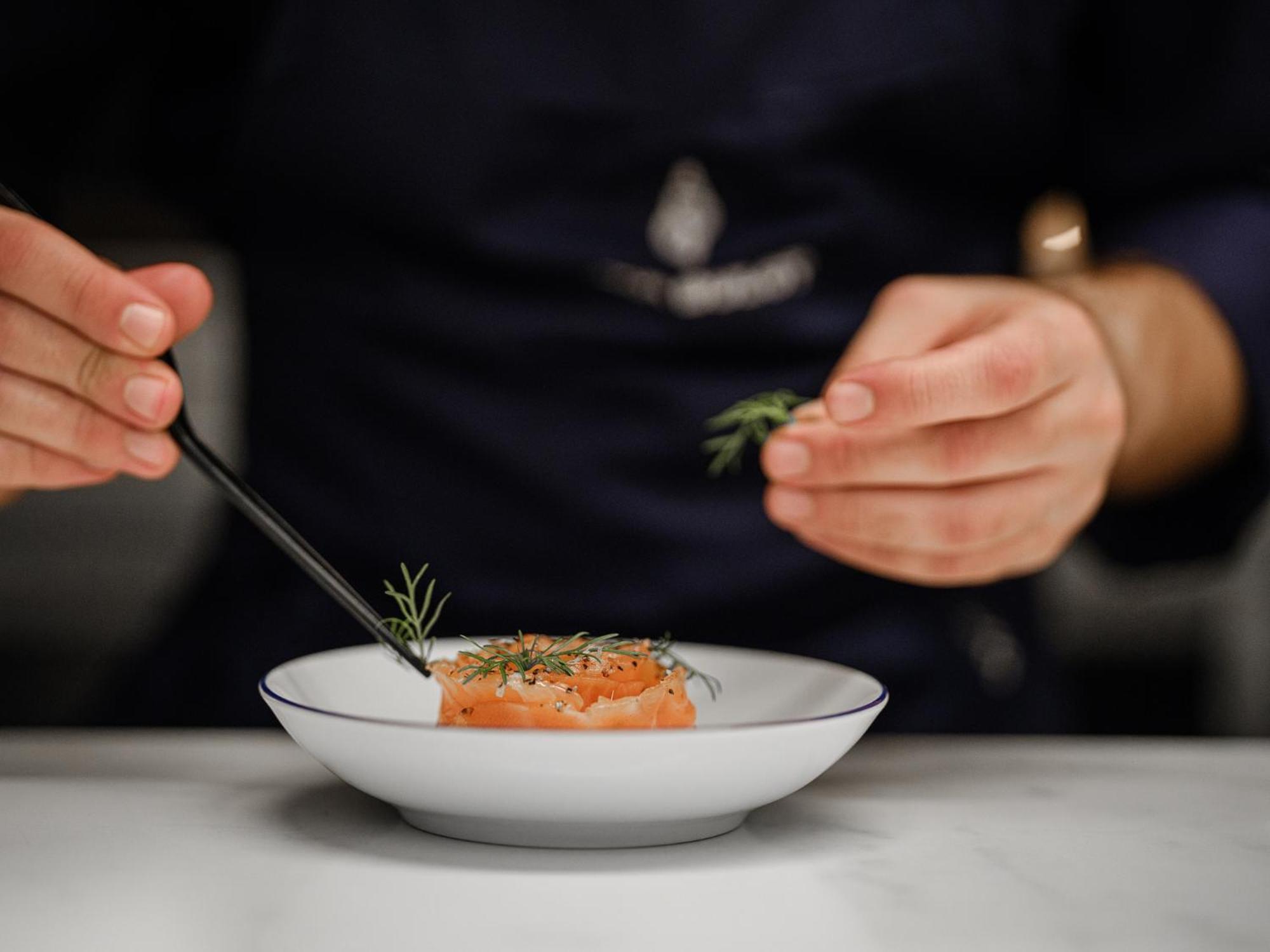 Botanic Sanctuary Antwerp - The Leading Hotels Of The World Exterior foto Chef finishing a dish